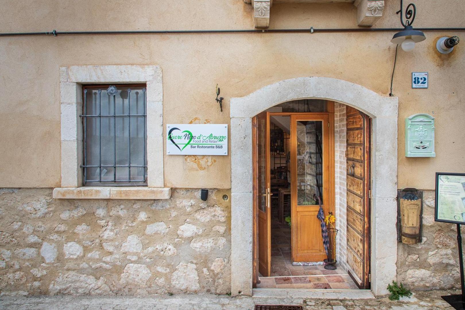 Cuore Nero Food And Relax Santo Stefano Di Sessanio Exterior photo